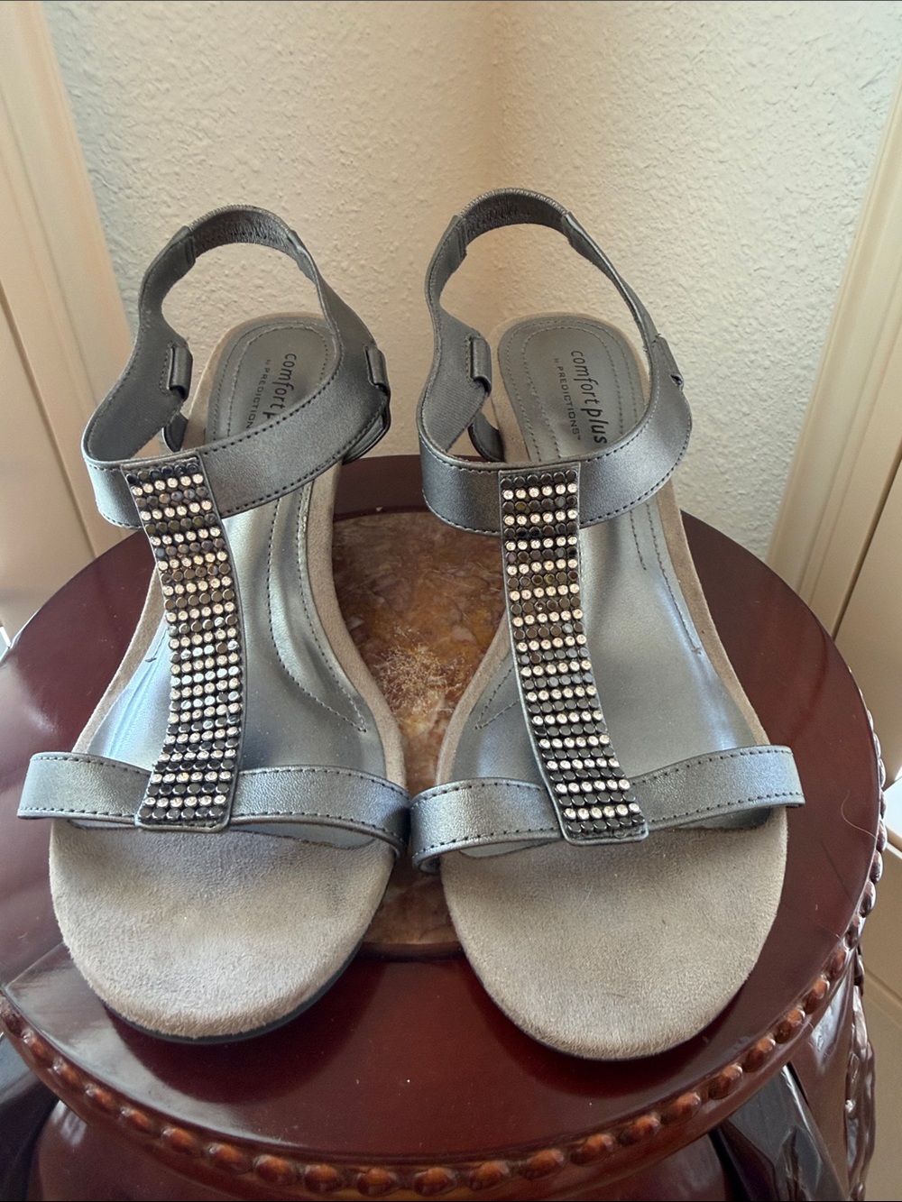 Comfort Plus by Predictions Wedge Sandals 8 Rhinestone T-Strap 2 1/4” Heel